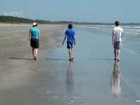 29822CrLe - Vacation at Kiawah Island, SC - On the beach with Beth, Mom, Dan - Andy.JPG